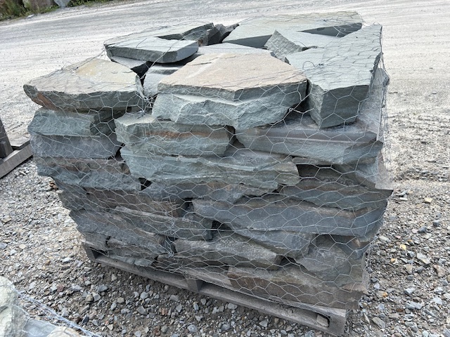 Lot 17: 3 pallets 2"-4" Quarry Colonial
